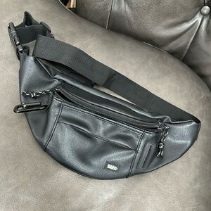 Fanny pack perfect for your pets walks.  Front pouch for baggies.